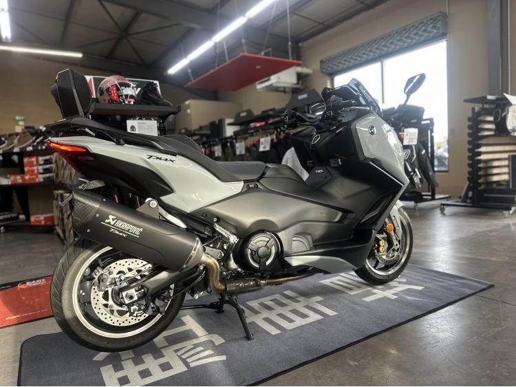 YAMAHA XP T-MAX 560 TECH MAX AKRAPOVIC