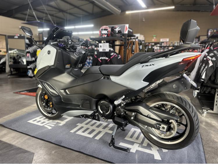 YAMAHA XP T-MAX 560 TECH MAX AKRAPOVIC