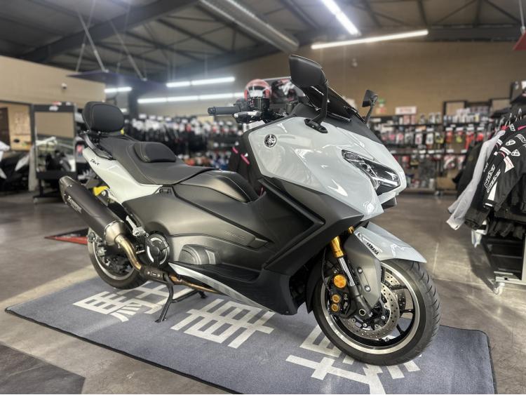 YAMAHA XP T-MAX 560 TECH MAX AKRAPOVIC