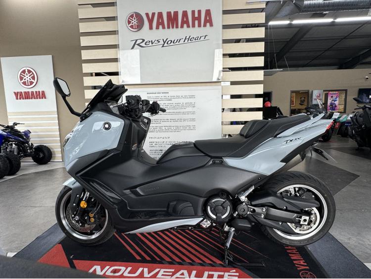 YAMAHA TMAX 560 TECH MAX AKRAPOVIC